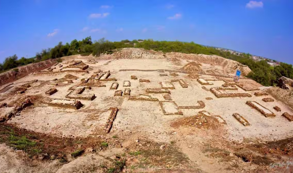 Rakhigarhi near Leelawati Palace, Hisar